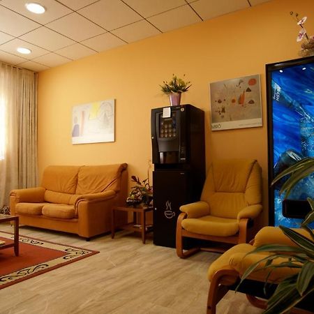 Hotel Mont-Roig ภายนอก รูปภาพ