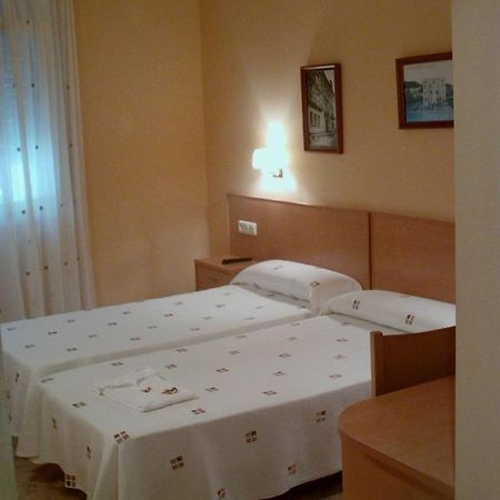 Hotel Mont-Roig ภายนอก รูปภาพ