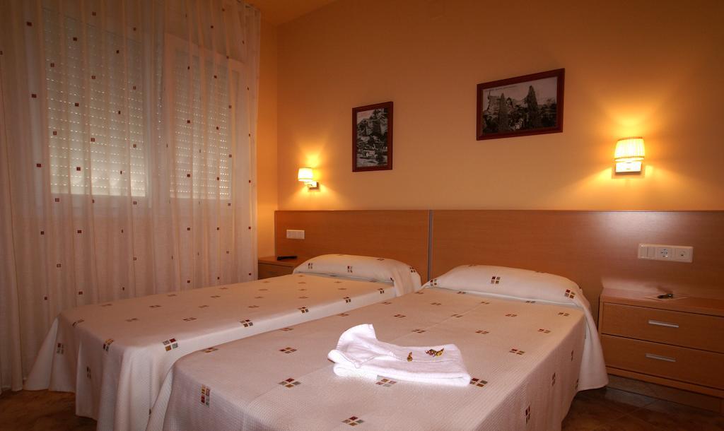 Hotel Mont-Roig ภายนอก รูปภาพ
