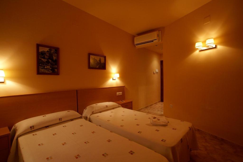 Hotel Mont-Roig ภายนอก รูปภาพ