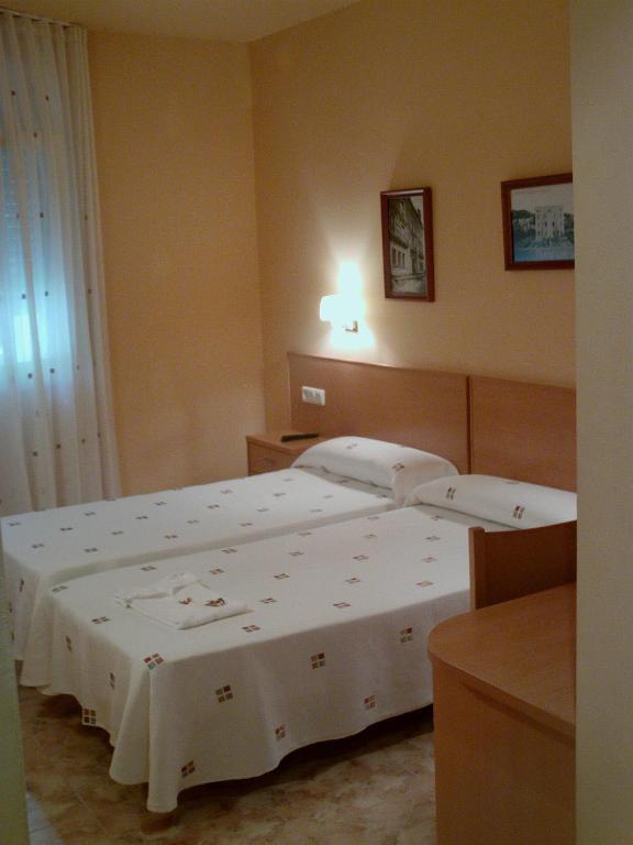 Hotel Mont-Roig ภายนอก รูปภาพ